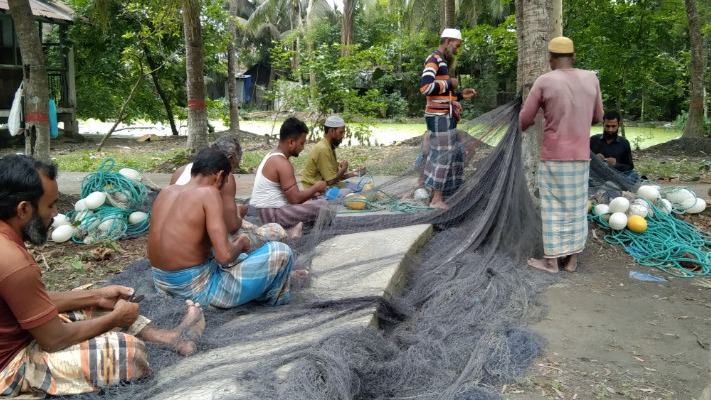 মে দিবস এখনও চেনেনা উপকূলের জেলেরা  